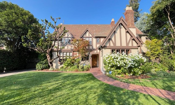 San Jose Casa | Timeless Tudor With Game Rooms & Hot Tub!