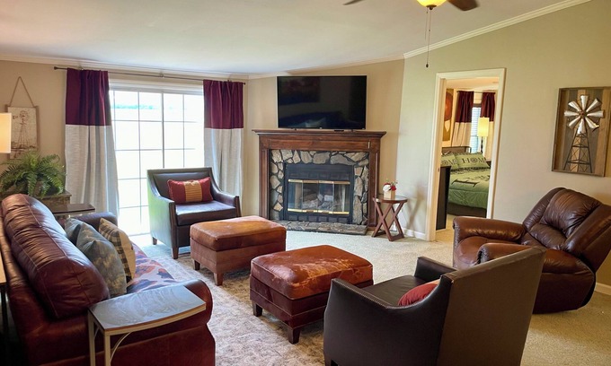 Vienna Casa | Times Past Ranch House with Ramp and Kid/Pet Friendly
