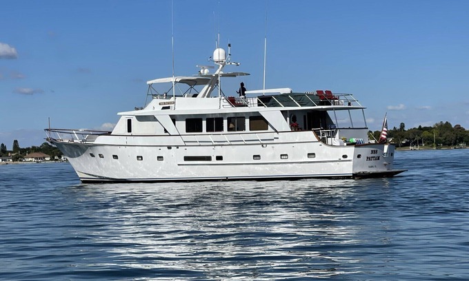 Madeira Beach Alquiler De Eote | TIMEWARP 84 FOOT YACHT CLOSE TO THE BEACH CAN RELOCATE