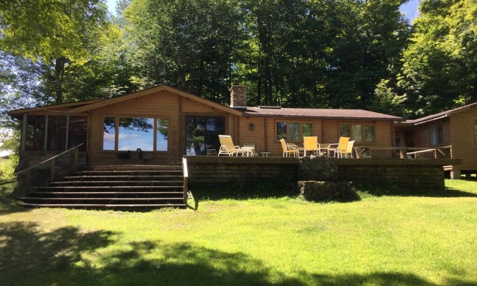Frontenac Cabaña | Timmerman Island Cottage on Bobs Lake
