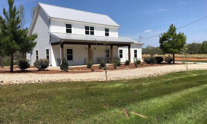 Winchester Otro | Tims Ford Lake! Modern farmhouse right across street from State Park