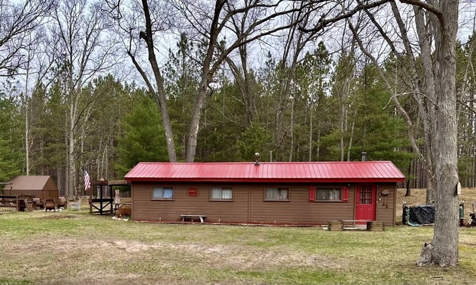 Irons Cabina | Tin-Fish Cabin