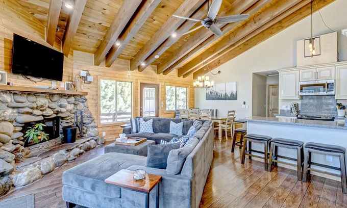 Tahoe Village Casa | Tina Court Retreat