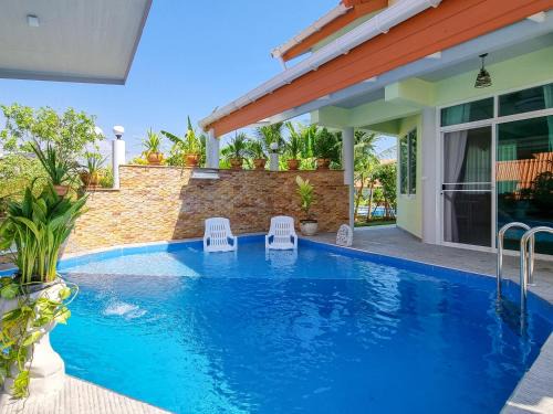 Ban Phe Casa | Tina's Living Paradise II - Guesthouses with private pool, 5 min to beach