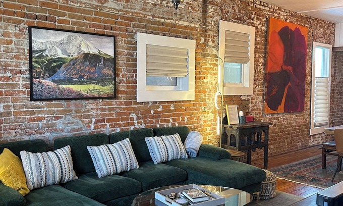Curtis Park Casa | Tina's Place. A charming 2-bedroom brick house in downtown Denver.
