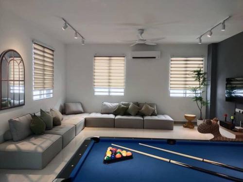 Pasir Pinji Casa | Tints of Green Pool Bungalow-6 Bedroom-Karaoke-BBQ