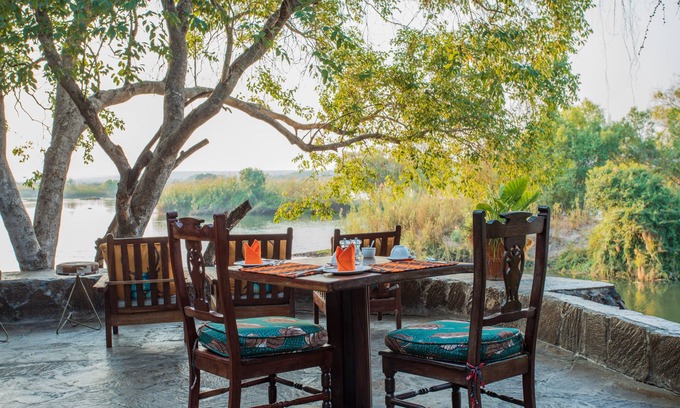 Livingstone Cabina | Tintswalo Siankaba