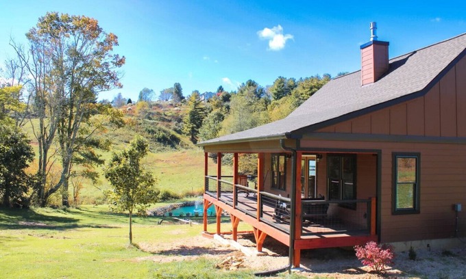 Boone Casa | Tiny 1br Cabin w/ Loft & Fire Pit in Boone