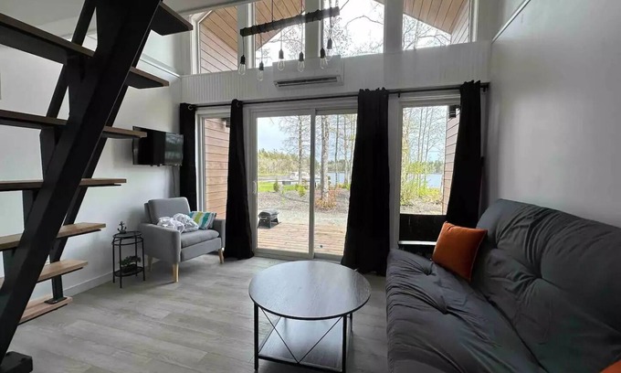 Clare Casa | Tiny 5 (Private hot tub)