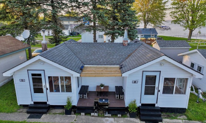 Houghton Lake Cabaña | Tiny Bungalow in Houghton Lake - Entire Duplex