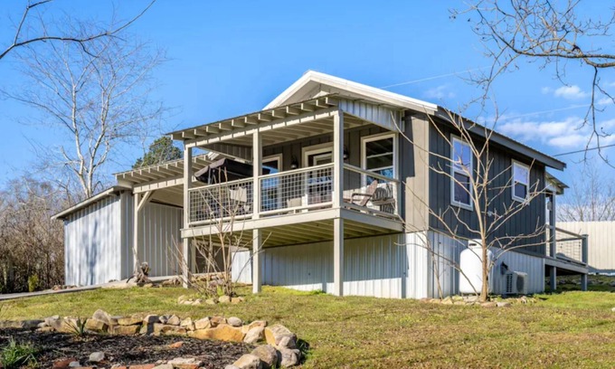 Trenton Cabina | Tiny Cabin Escape - Mountain Views, 30 Min Downtown Chattanooga, Dog Friendly - Cloudland Canyon
