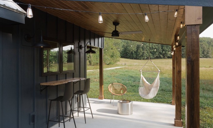 Pikeville Cabina | Tiny Cabin near Fall Creek Falls with hot tub + outdoor shower