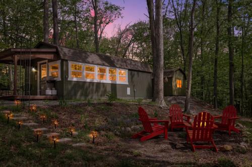 Great Cacapon Apartamento | Tiny Cabin w Fire Pit Game Room and Dog Friendly