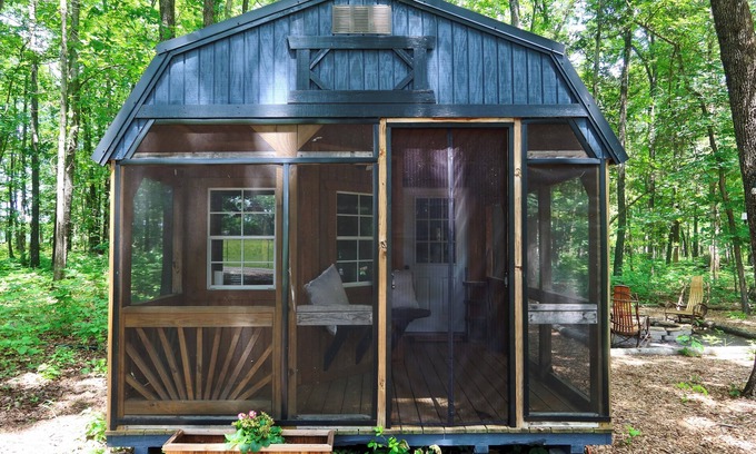 Culpeper Cabina | Tiny Cabin with beautiful country views. Pet friendly!