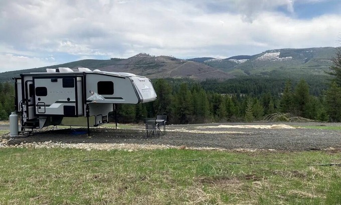 St. Maries Casa | Tiny Caravan Great for Couples with Landscape Views in Idaho