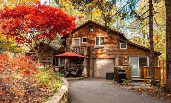 Brownfield Condominio | Tiny Casita | 1BR, 1BA, Loft Tiny Home, Hot Tub