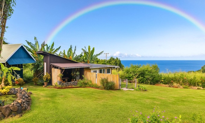 Papaaloa Cabina | Tiny Cottage 1 Bed Ensuite Bath Sunrise Ocean View, Farm Cottage W/ Sunrise & Ocean Views