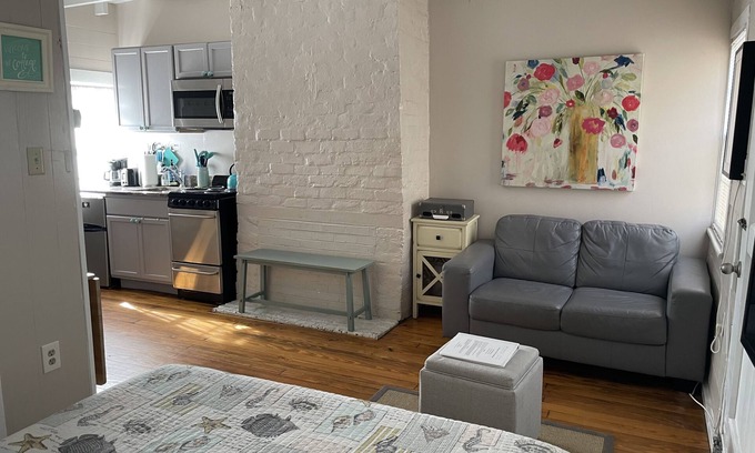 Beach Institute Cabaña | Tiny Cottage 537: Estudio renovado en el distrito histórico Propietario