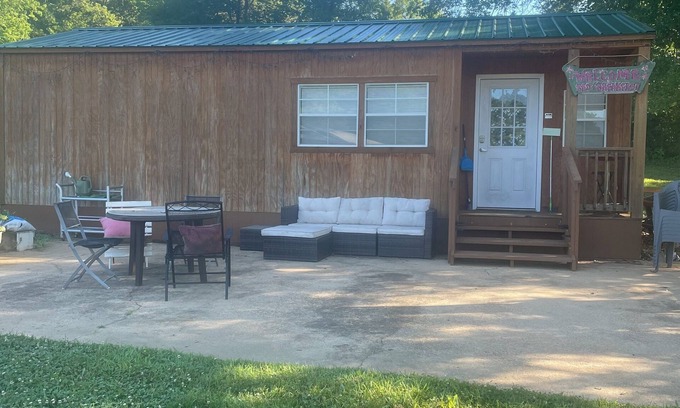 Bakersfield Casa | Tiny Cozy Home in Missouri