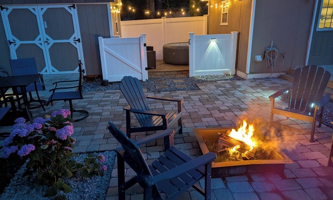 Piney Point Apartamento | Tiny, Funky, and Full of Love - Welcome to the Love Shack