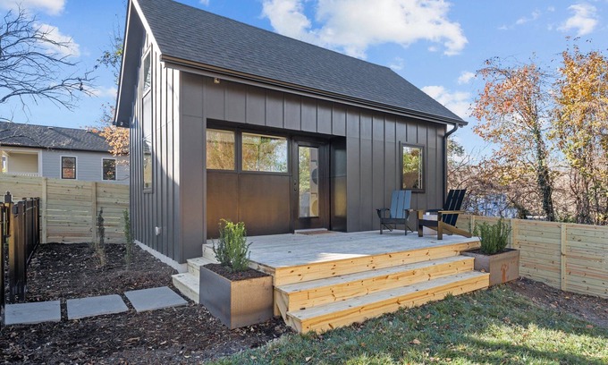 Durham Casa | Tiny Home a fantastic Location close to 9th Street!