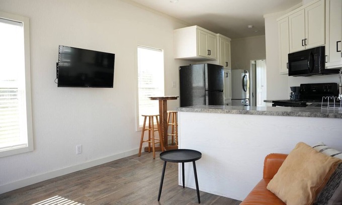 Wyldwood Casa | Tiny Home Experience - Ideal for Solo Travelers, Couples, or Small Groups! 🏡✨