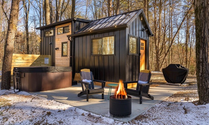 Laurelville Casa | Tiny Home fire pit + hot tub + community game room