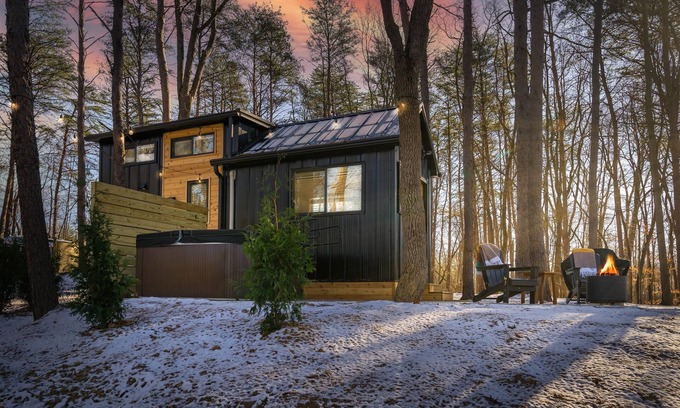 Laurelville Casa | Tiny Home fire pit + hot tub + community game room
