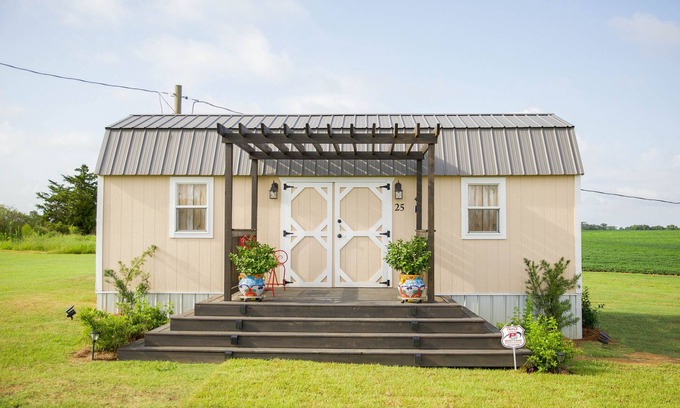 Slocomb Cabaña | Tiny Home in the country