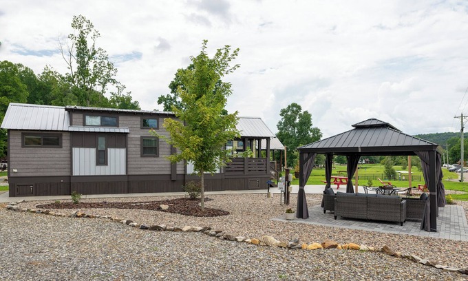 Morganton Casa | Tiny home mountain retreat w/ view, covered outdoor patio, fire pit