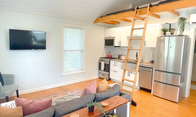 St. Elmo Improvement League Casa | Tiny Home - Mountain View - Historic St. Elmo