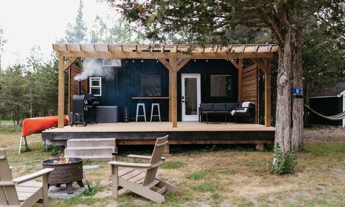 Tyendinaga Mohawk Territory Casa | Tiny Home Near Wine Country with Stargazing Loft