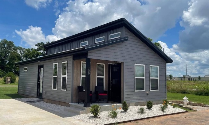 Centerton Casa | Tiny Home near MTB Trails, Wal-Mart HQ, Sleeps 6