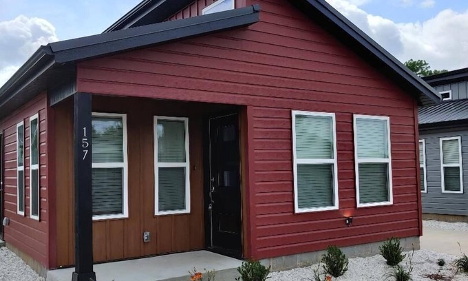 Centerton Casa | Tiny Home near MTB Trails, Wal-Mart HQ, Sleeps 6