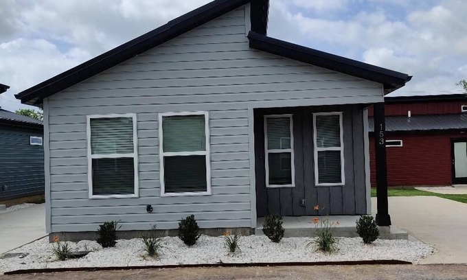 Centerton Casa | Tiny Home near MTB Trails, Wal-Mart HQ, Sleeps 6