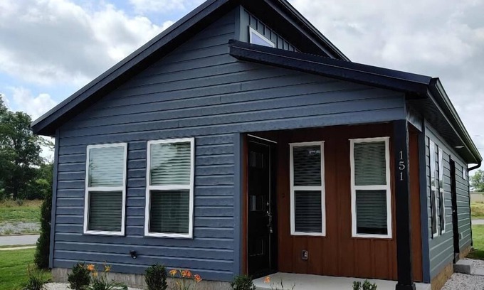 Centerton Casa | Tiny Home near MTB Trails, Wal-Mart HQ, Sleeps 6