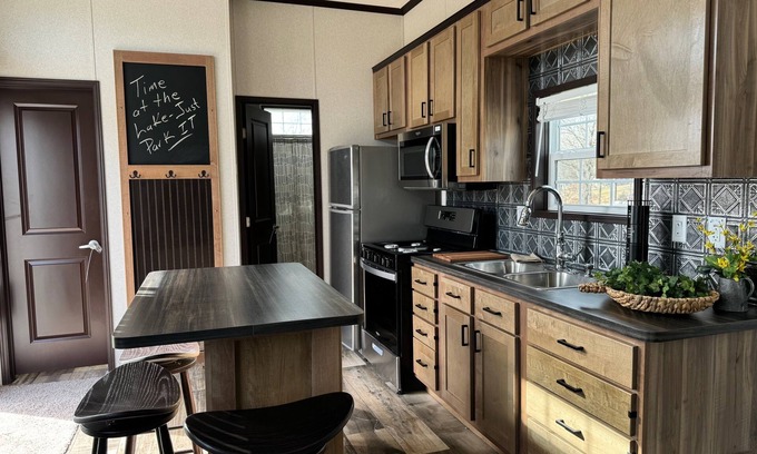 Jones Alquiler De RV | Tiny Home on Bair Lake - at Shady Point Campground