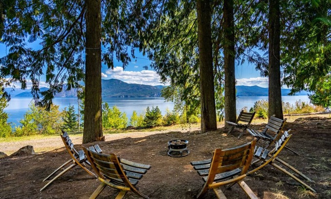 Sagle Casa | Tiny Home Paradise Stay w/ Lake & Mountain Views