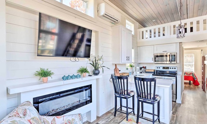 Morganton Casa | Tiny Home Retreat w/ Fire Pit ~ 3 Mi to Lake!