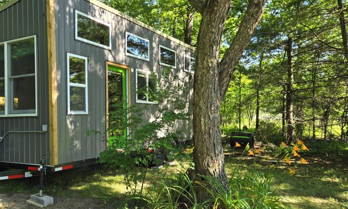 Feura Bush Casa | Tiny Home w/ Hot Tub and Sunset View!