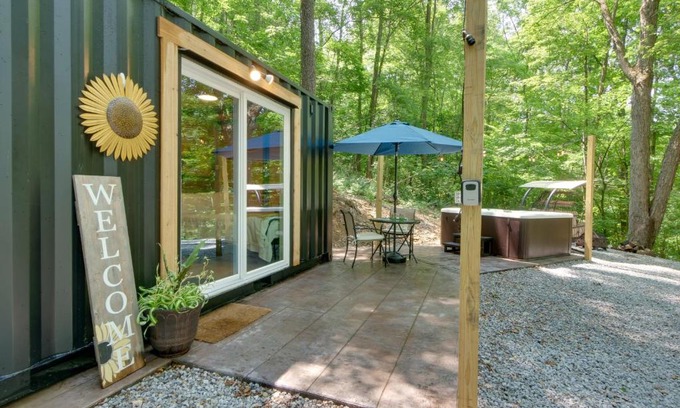 Loudonville Apartamento | Tiny Home with Hot Tub By Mohican State Park!