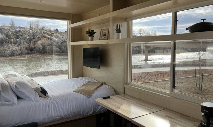 Grand Junction Casa | Tiny home with one queen bed on main floor and full size futon.