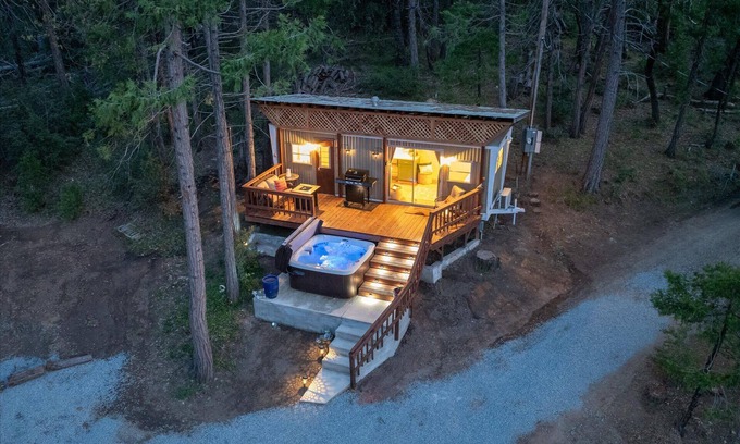 Oakhurst Casa | Tiny home with spa/firepit/and more!