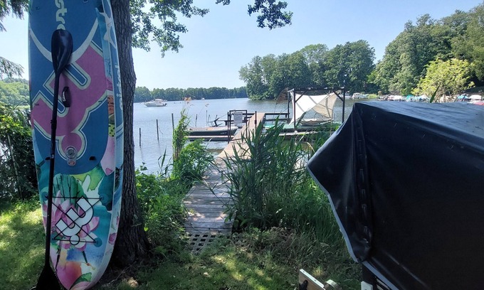 Wernsdorf Casa | Tiny house by the lake! Lakeside yard with an own jetty and sauna!