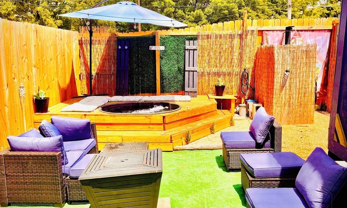 Baker Cabina | Tiny House Hot Tub Grill & Chill