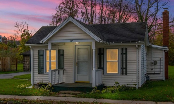 Brockport Casa | Tiny House Jewel in Brockport!
