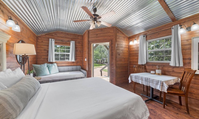 Crawford Cabina | Tiny House # 4 @Gathering Oaks Retreat