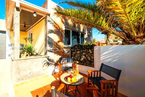 La Asomada Apartamento | Tiny House MADORA - sea view - amazing garden - quiet location - Bodegas & hiking trails nearby