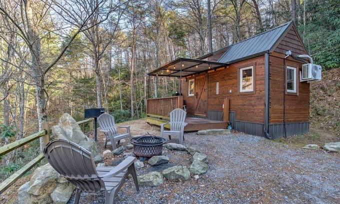 Swannanoa Casa | Tiny House - Private Mountainside Retreat - Pet Friendly