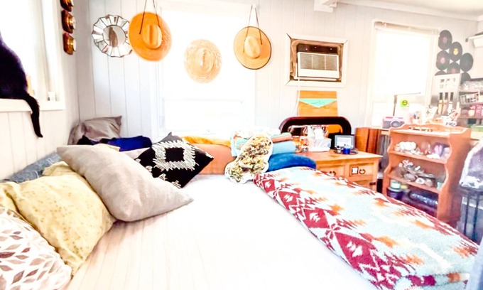 West Belmar Casa | Tiny House Surf Shack by the Beach - Bring your Pets!